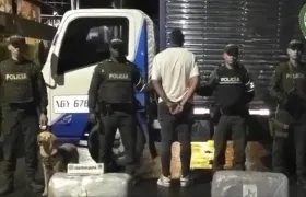 Droga incautada y persona detenida. 