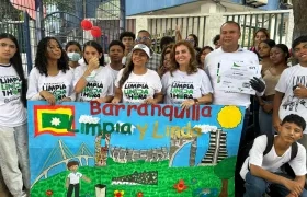 Grupo de participantes en la primera edición de ‘Barranquilla Limpia y Linda: Reto IED’.