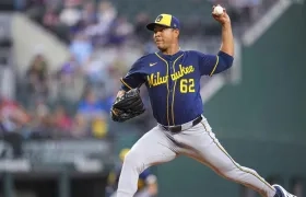 José Quintana trabajó seis entradas y un tercio y sufrio su sexta derrota. 