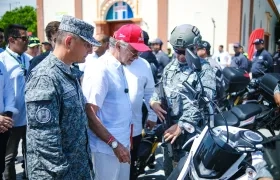 Gobernador Verano en la entrega de motocicletas en Sabanagrande.