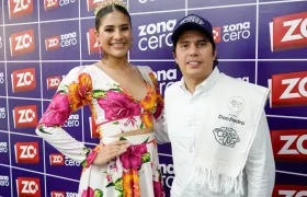 María José Villa, anfitriona del festival, y el alcalde de Polonuevo, Óscar Avilez.