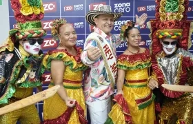 Rey Momo y parte del Congo Grande de Barranquilla. 