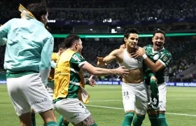Raphael Veiga, de Palmeiras, celebra un gol en el partido de vuelta por la semifinal de la Copa Libertadores.