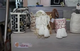 Las artesanías hacen parte de la feria.