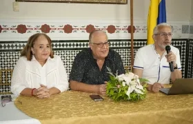 Aura Pareja, de la Consejería Presidencial para las Regiones; Chaouki Ajami, cónsul honorario del Estado de Palestina y Víctor De Currea-Lugo, asesor presidencial para los Países Árabes. 