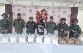 La droga incautada y los capturados.