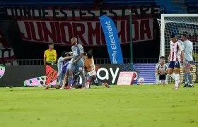 Harold Santiago Mosquera celebrando el segundo gol de Santa Fe.