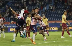 Olivera celebrando un gol contra el Tolima.