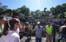 La presidenta visitando zonas afectadas