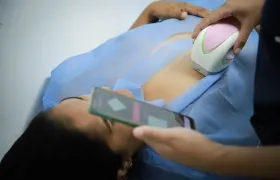 Examen de cáncer de mama.