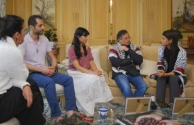 Reunión de Petro y con las colombianas Luna Barreto y Manuela Bedoya.