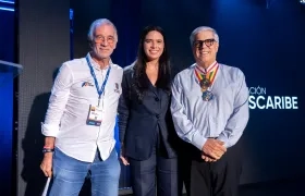 Gobernador Eduardo Verano; Diana Santiago, directora Fundación GasCaribe; y Ramón Dávila, gerente de Gases del Caribe.