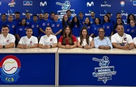 Los voluntarios escogidos con los encargados de las diferentes áreas de la organización Caimanes. 