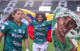 Jugadoras del Deportivo Cali celebran tras lograr el paso a la final de la Copa Libertadores femenina.