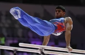 Ángel Barajas durante el Mundial de barras paralelas en Yakarta, Indonesia.