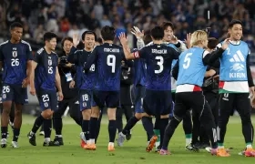 Celebración de los jugadores de Japón tras la victoria.