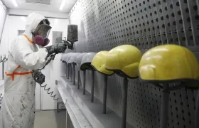 Fábrica de elaboración de cascos en Bogotá.