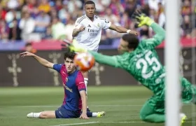 Kylian Mbappé durante un partido contra el Barcelona en la temporada pasada. 