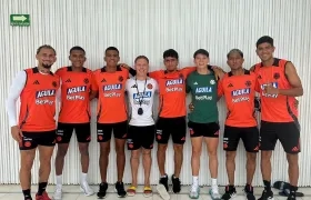 Los ocho atlanticenses integrantes de la Selección Colombia de fútbol playa.