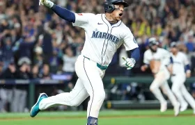 La emoción de Jorge Polanco tras conectar el hit que le dio el triunfo a su equipo. 