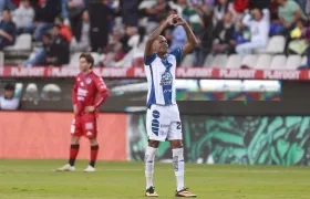 Luis Quiñones celebra el gol con el cual le dio el triunfo al Pachuca.