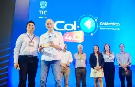 Momentos de la distinción al gobernador Eduardo Verano. 