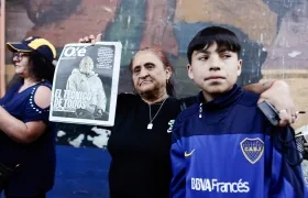 Hinchas de Boca Juniors presentes en el funeral de Miguel Ángel Russo. 