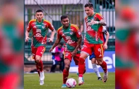 Harold Rivera, Jesús Rivas y Guillermo Paiva durante el partido contra Alianza, en Valledupar. 
