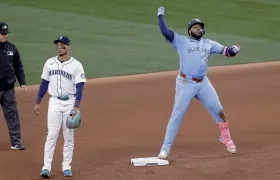 Vladimir Guerrero Jr. celebra tras conectar un doblete en el tercer inning.