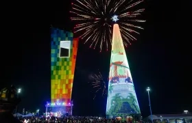 La Ventana al Mundo y el Árbol de Navidad.
