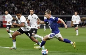 Acción de juego entre Japón y Bolivia.