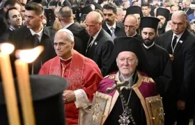 El Papa León XIV y el patriarca de Constantinopla, Bartolomé I.