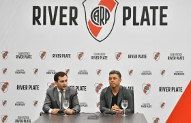 Marcelo Gallardo acompañado del nuevo presidente de River Plate, Stefano di Carlo.