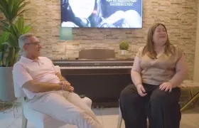 Sandra Daza y el periodista Jorge Cura.