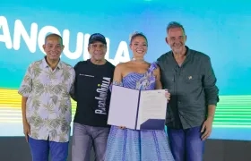 Juan Ospino, secretario de cultura y patrimonio; Alcalde Alejandro Char, la reina Michelle Char y Juan José Jaramillo, gerente de Carnaval de Barranquilla S.A.S