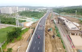 Flujo vehicular en megapuente sentido norte - sur en la Circunvalar.