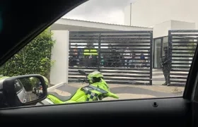 Momento del allanamiento a la vivienda del ministro Armando Benedetti. 