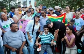 Alcalde Char en la entrega de vías en La Ciudadela. 