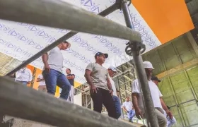 El alcalde Alejandro Char en el MAMB.