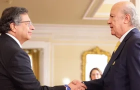 Gustavo Petro y César Julio Valencia.