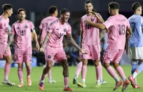 Lionel Messi celebra con sus compañeros el tíquete a la final. 