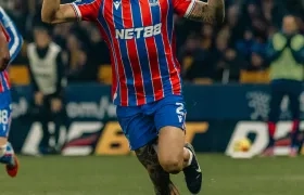Daniel Muñoz celebrando su gol.