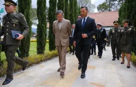 El Presidente Gustavo Petro y el Ministro de Defensa, Pedro Sánchez.