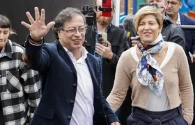 Petro y Verónica Alcocer.