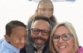 Rafael Tudares junto a sus hijos y esposa.