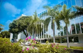 Fachada de un bloque de la Universidad Autónoma del Caribe.