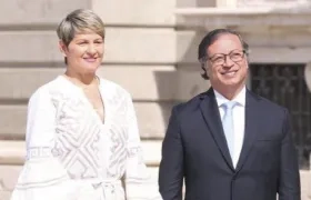 Verónica Alcocer y el Presidente Gustavo Petro.