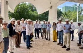Visita a obras del Teatro Amira De la Rosa.