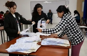 Conteo de votos del referéndum en Ecuador.