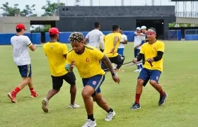 La Selección Colombia de béisbol durante un entrenamiento en el estadio Édgar Rentería.
